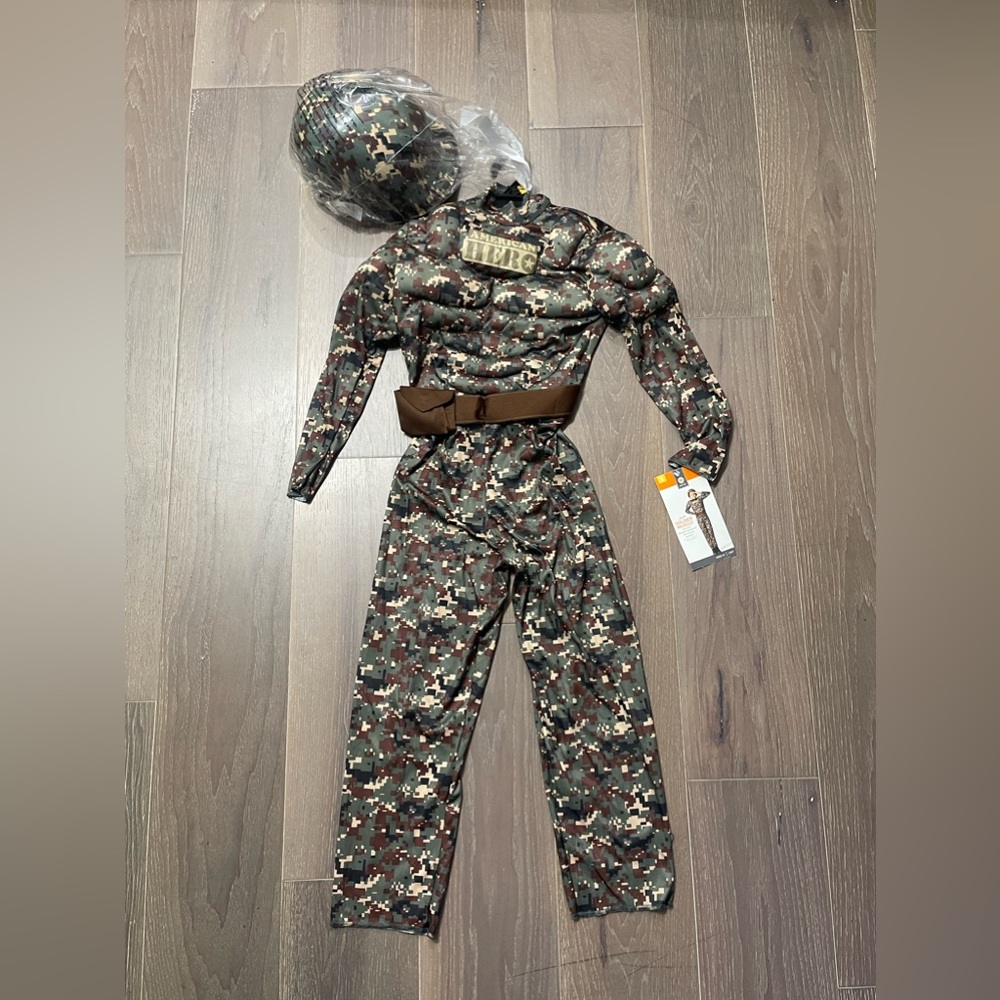 Target youth Soldier Muscle costume. NWT small 4-7